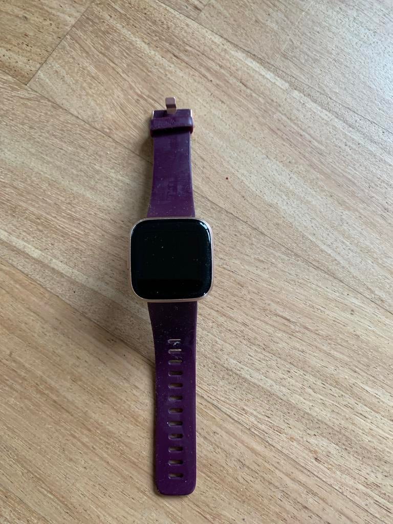 Fitbit Versa 2 Smartwatch Bordeauxrood met extra bandjes, Paars, Ophalen of Verzenden, Zo goed als nieuw, Waterdicht