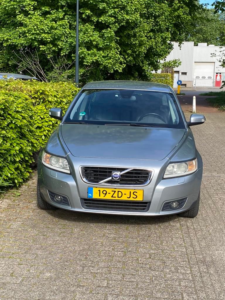 Volvo V50 1.8 Benzine Zilvergrijs, Auto's, Voorwielaandrijving, 125 pk, Zwart, 4 cilinders
