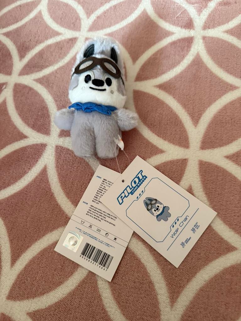 Stray Kids Wolf Chan Pilot plush, Ophalen of Verzenden, Nieuw
