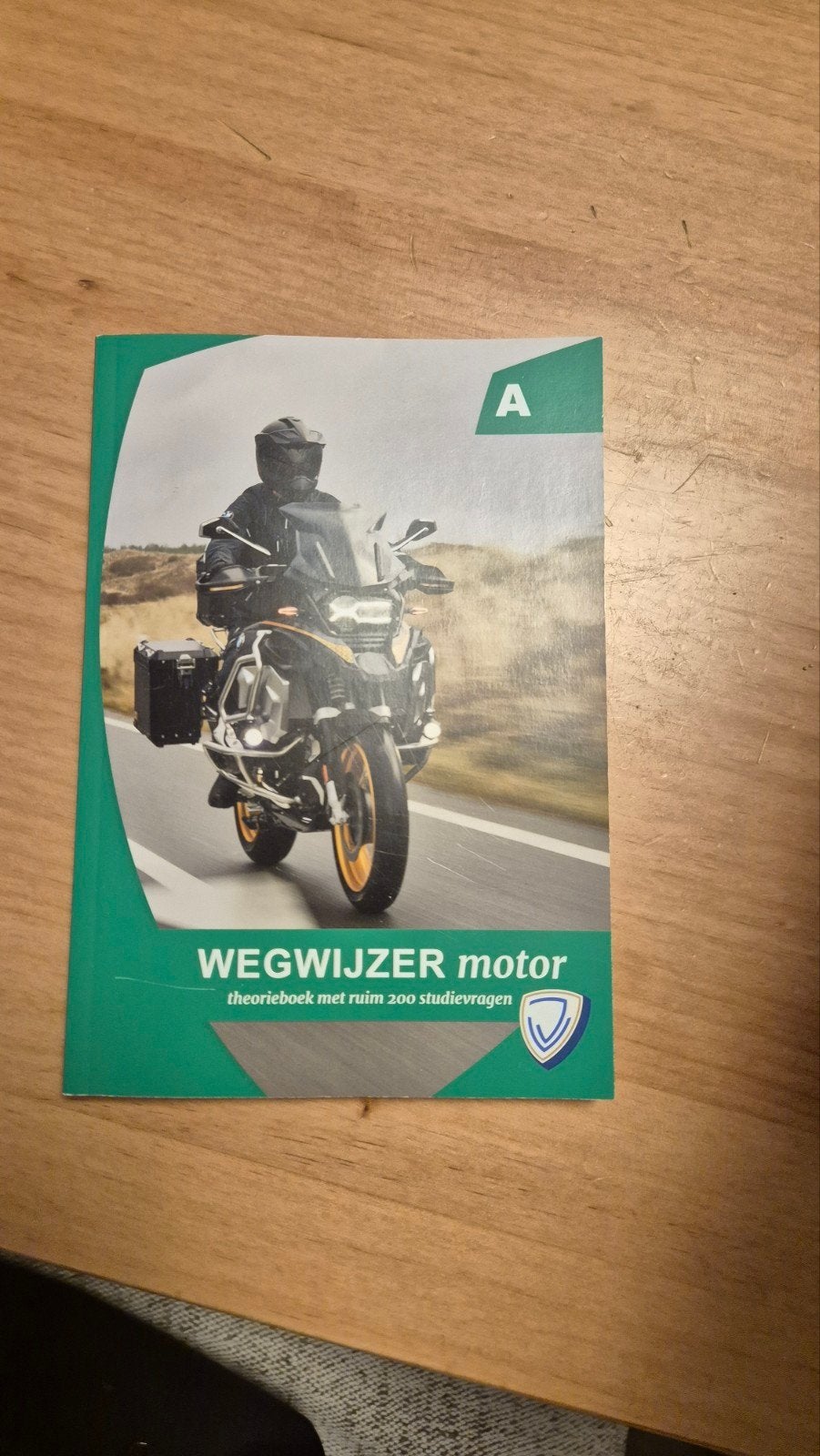 Motor Theorieboek Wegwijzer (200 vragen en incl. voucher), Ophalen of Verzenden, Zo goed als nieuw