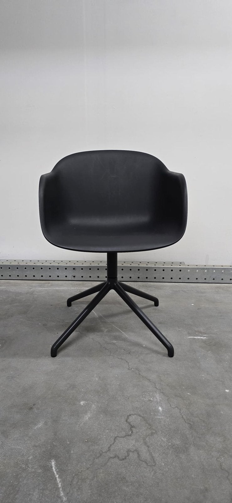 Twee Muuto Fiber Chairs zwart, Huis en Inrichting, Ophalen, Zo goed als nieuw, Zwart, Twee