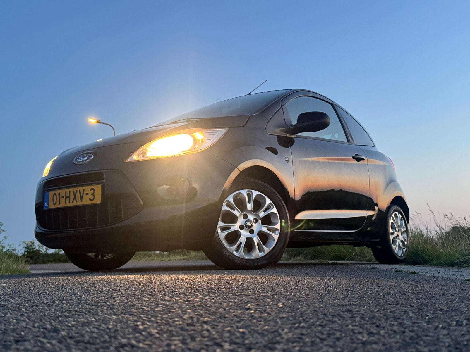 Ford Ka 1.2 Titanium Couture Edition 2009 Zwart Apk 09-07-27, Auto's, Voorwielaandrijving, Euro 5, Stof, 4 cilinders