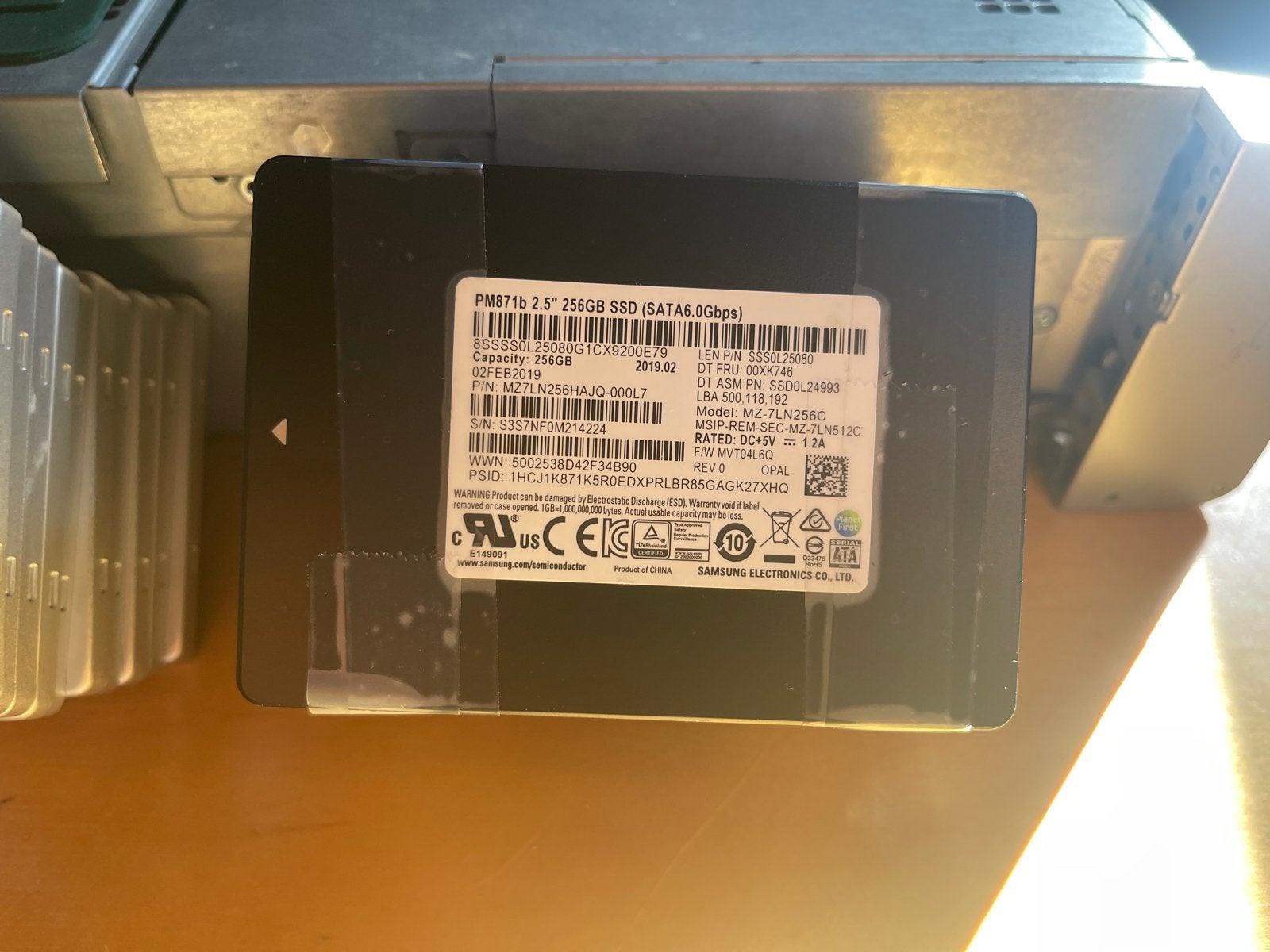 Samsung PM871b 256GB SSD SATA (6.0Gbps), Computers en Software, Harde schijven, Ophalen, Intern, Gebruikt, Server