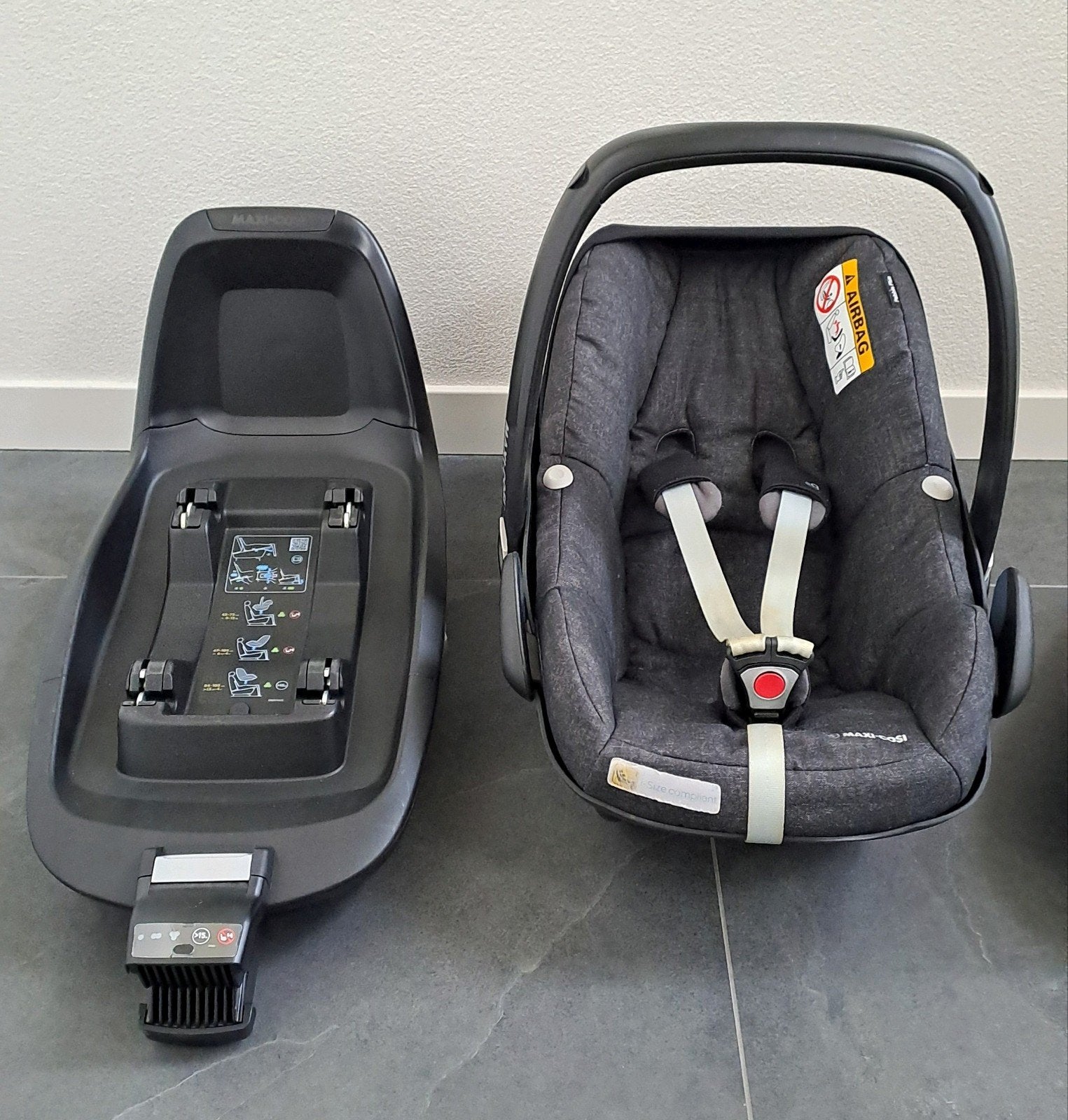 Maxi-Cosi Pebble Plus met een Maxi-Cosi 2wayfix base, Ophalen, Zo goed als nieuw, Isofix, 0 t/m 13 kg