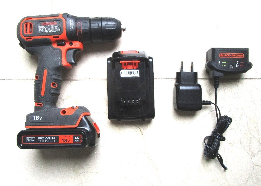 Black & Decker accuboor DEFECT + 2 Accu's, Ophalen of Verzenden, Gebruikt, Minder dan 400 watt, Boor- en Schroefmachine