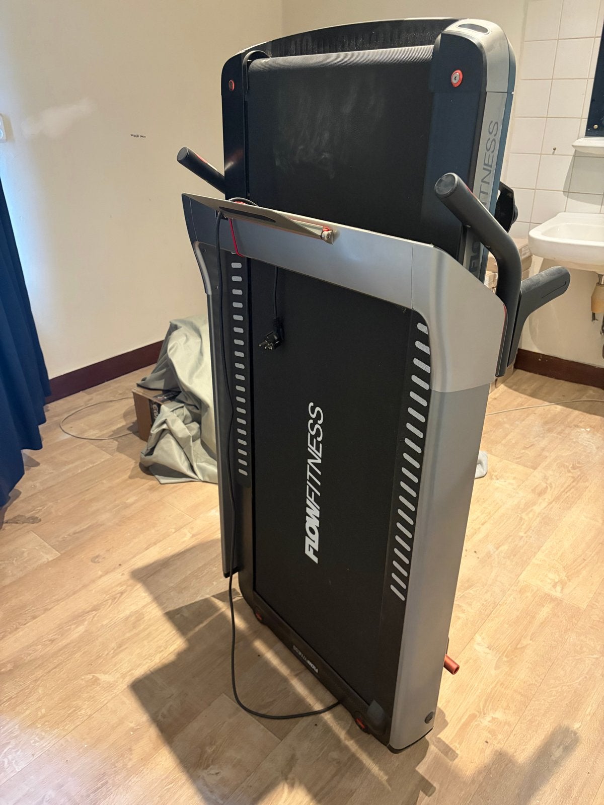 Flow Fitness Runner DTM400i Loopband - Zo goed als nieuw, Sport en Fitness, Fitnessapparatuur, Ophalen, Zo goed als nieuw, Metaal