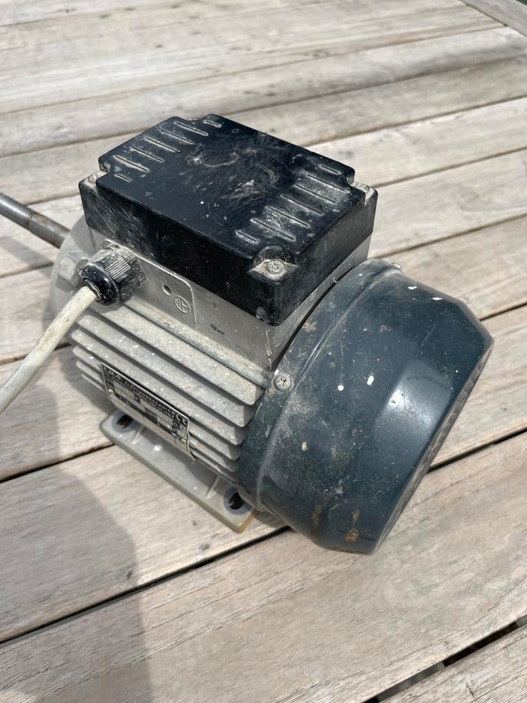 EMG Elektromotor 1.5 PK - 1370 RPM, Doe-het-zelf en Verbouw, Motoren, Ophalen, Gebruikt, Elektromotor, Minder dan 1400 rpm
