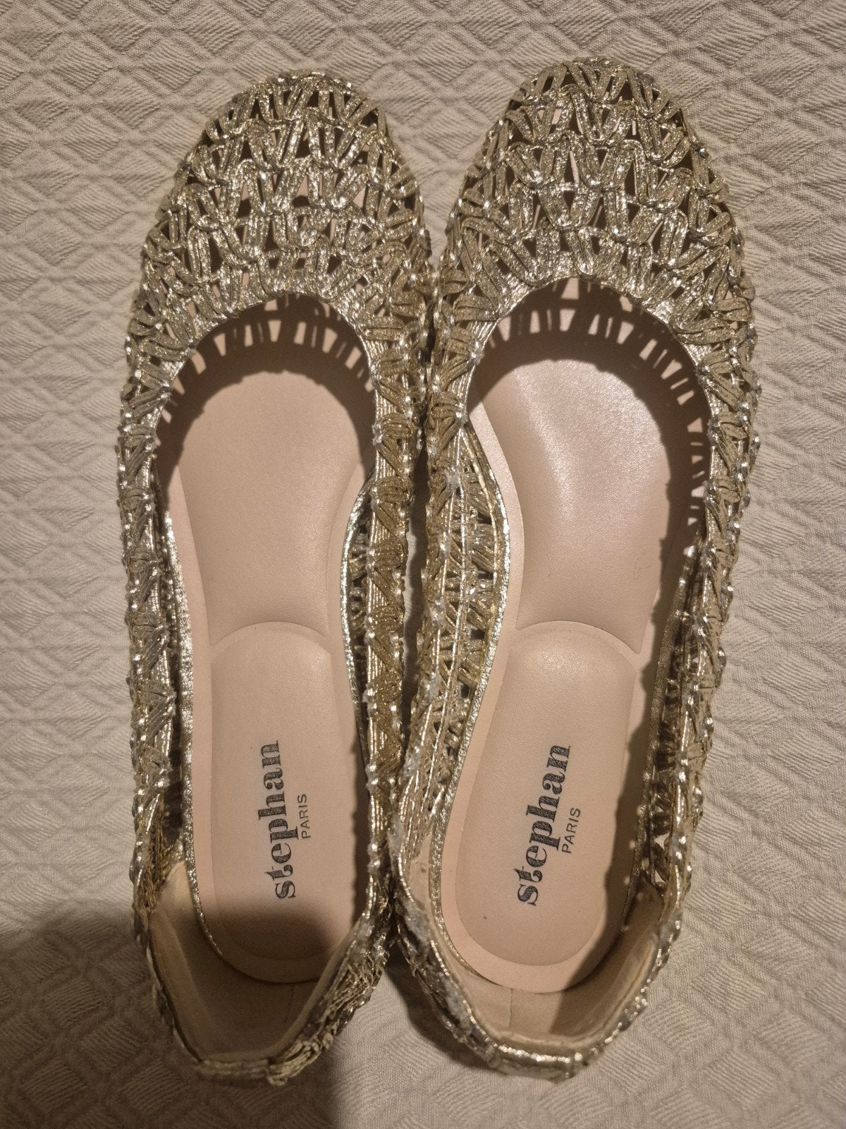 Damesschoen goud Nieuw 15,00, Ophalen of Verzenden, Nieuw, Overige kleuren, Sneakers of Gympen