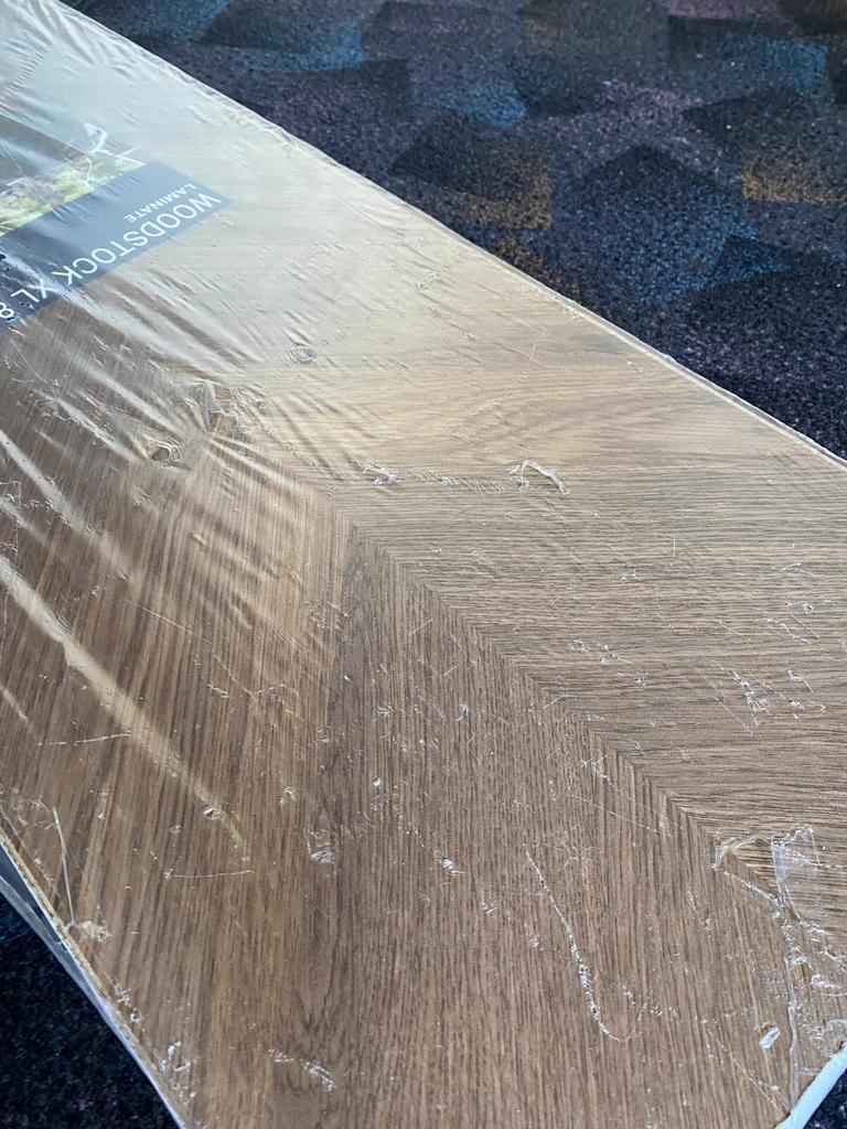 Tarkett Laminate Flooring – New (5 Boxes, 12,5m²), Huis en Inrichting, Ophalen, Visgraat / chevron, Bruin, Nieuw
