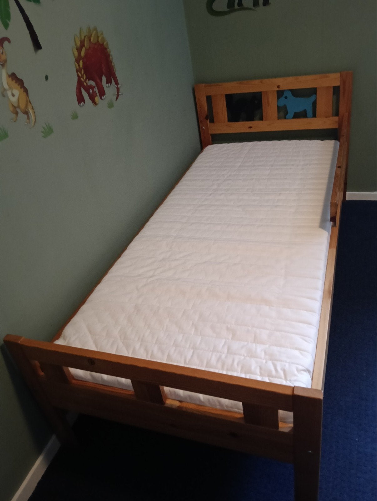 Peuterbed met matras en beddengoed, Ophalen, 190 cm of minder, Zo goed als nieuw, Kinderbed