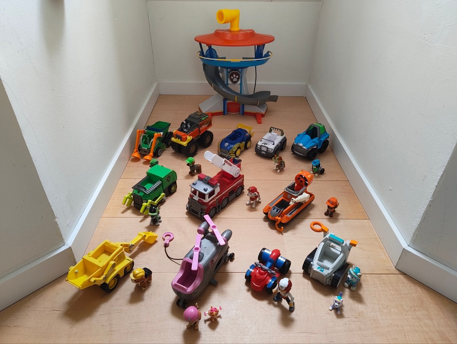 Paw Patrol speelset met 11 pups, Ryder, voertuigen +uitkijk, Ophalen of Verzenden, Gebruikt