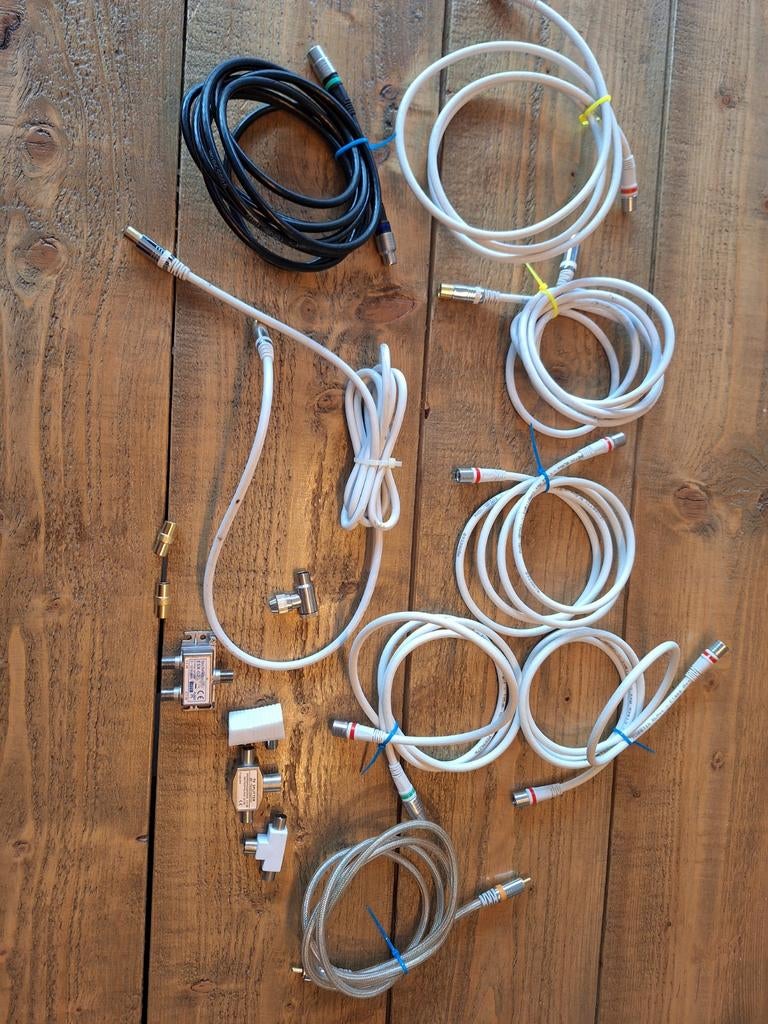 Coax kabels 7 stuks en diverse splitters, Ophalen of Verzenden