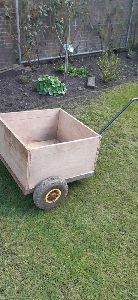 Stevige handkar op luchtbanden - Ideaal voor tuin en klussen, Ophalen, Gebruikt, Handmatig, Tweewielig