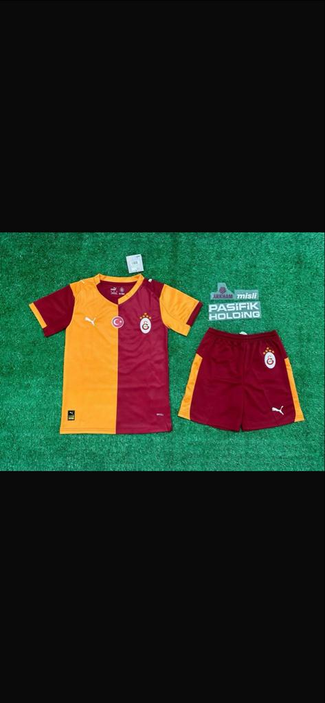 Galatasaray kinderset tenue broekje sokken nieuw 12-13 jaar, Verzenden, Nieuw, Jongen of Meisje