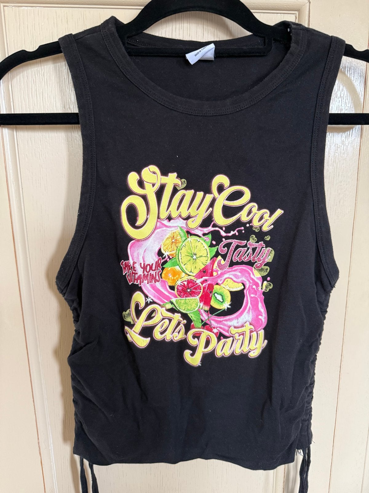 Bershka zwarte crop top met 'Stay Cool Let's Party' print, Zwart, Ophalen of Verzenden, Zo goed als nieuw, Maat 36 (S)