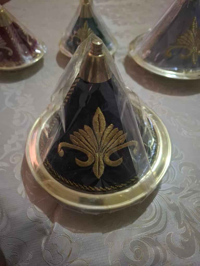 Decoratieve Tajine met Gouden Borduurwerk, Huis en Inrichting, Woonaccessoires | Overige, Blauw, Nieuw, Ophalen of Verzenden, Oosters