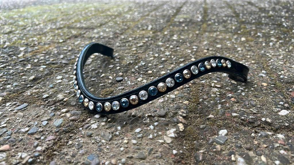 Lakfrontriem met swaroski stenen full, Dieren en Toebehoren, Paarden en Pony's | Hoofdstellen en Tuigage, Ophalen of Verzenden