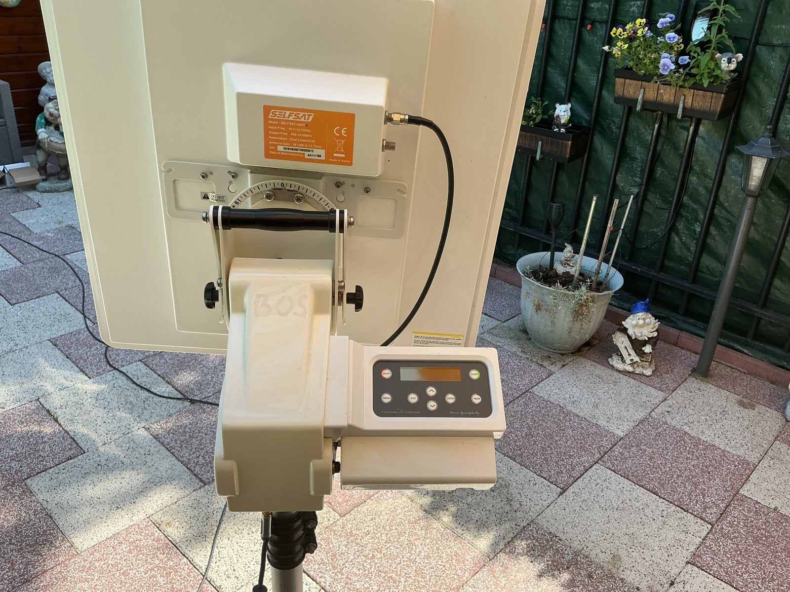 Travelvision Selfsat schotelantenne met statief, Audio, Tv en Foto, Schotelantennes, Overige merken, Zo goed als nieuw, (Schotel)antenne