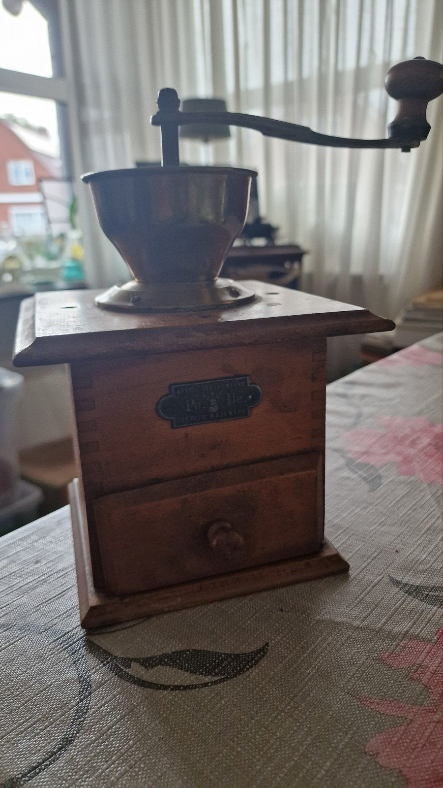 Schootkoffiemolen Pe De gesmeed Waalwijk met koperen kop, Ophalen of Verzenden