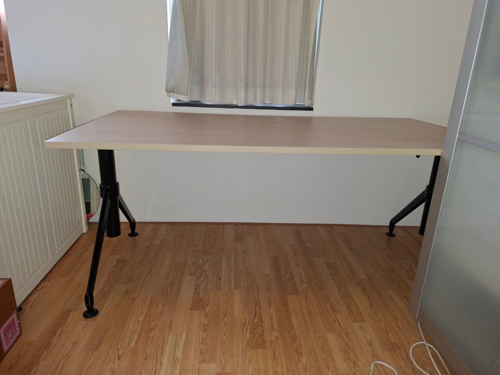 Ruim en verstelbaar bureau, Ophalen, 90 cm, Gebruikt, Hout