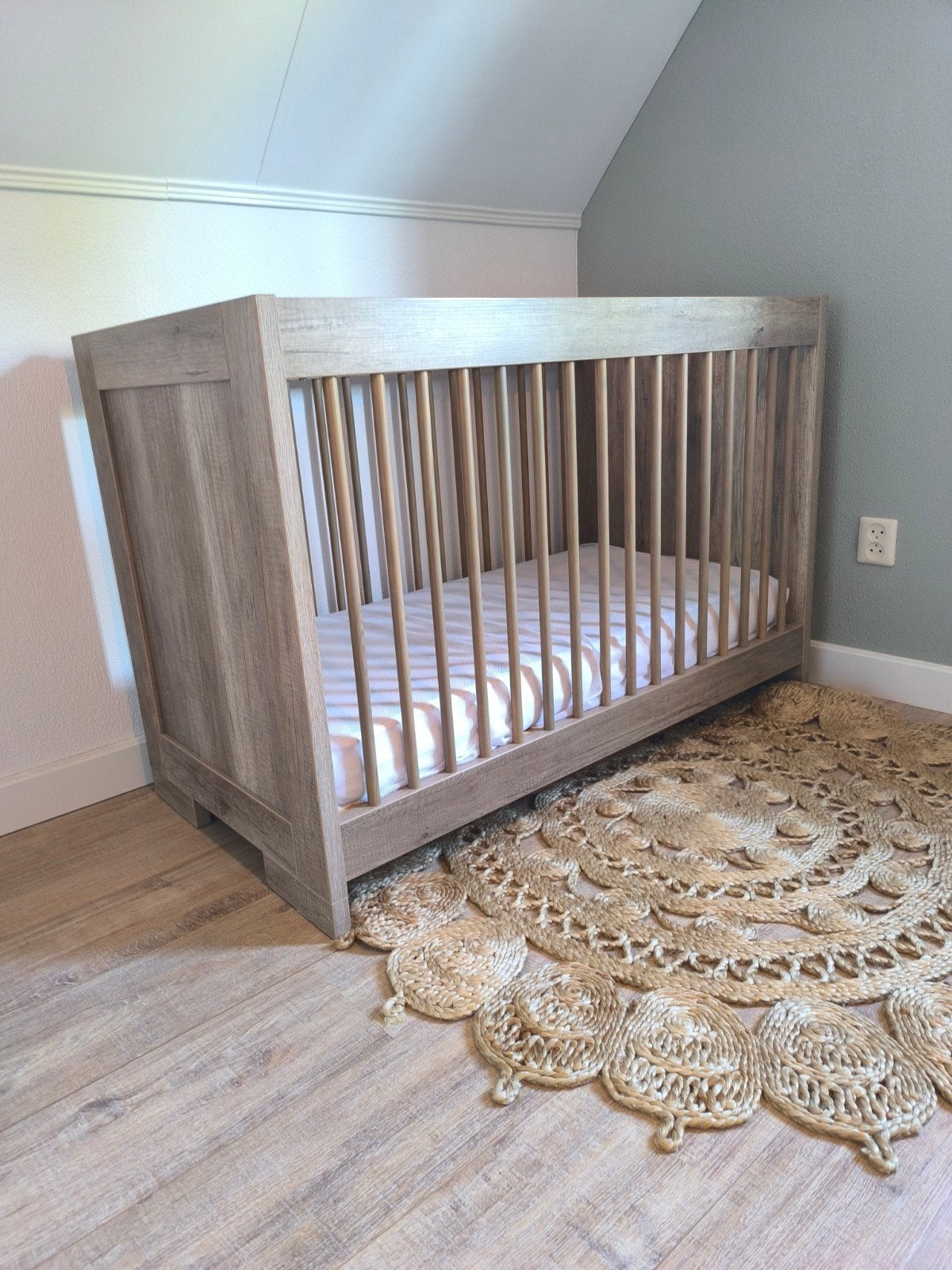Babykamer Kidsmill Brent commode, ledikant, wandplank, Ophalen, Gebruikt, 70 tot 85 cm, Minder dan 140 cm
