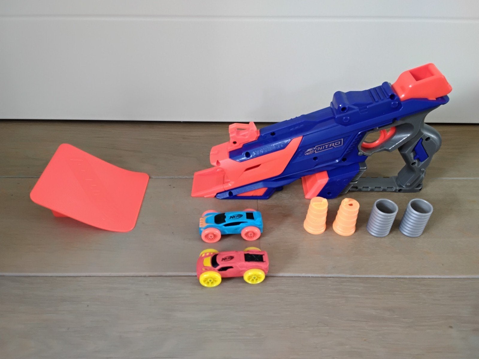 Nerf Nitro Longshot Blaster met auto's en accessoires, Ophalen of Verzenden, Zo goed als nieuw, Jongen of Meisje