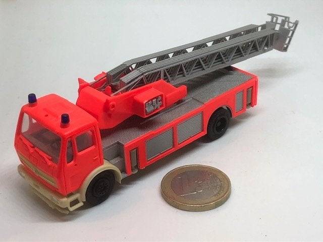 Brandweer Mercedes Ladderwagen Fluor Soforteinstieg., Ophalen of Verzenden, Gebruikt, Bus of Vrachtwagen, Herpa