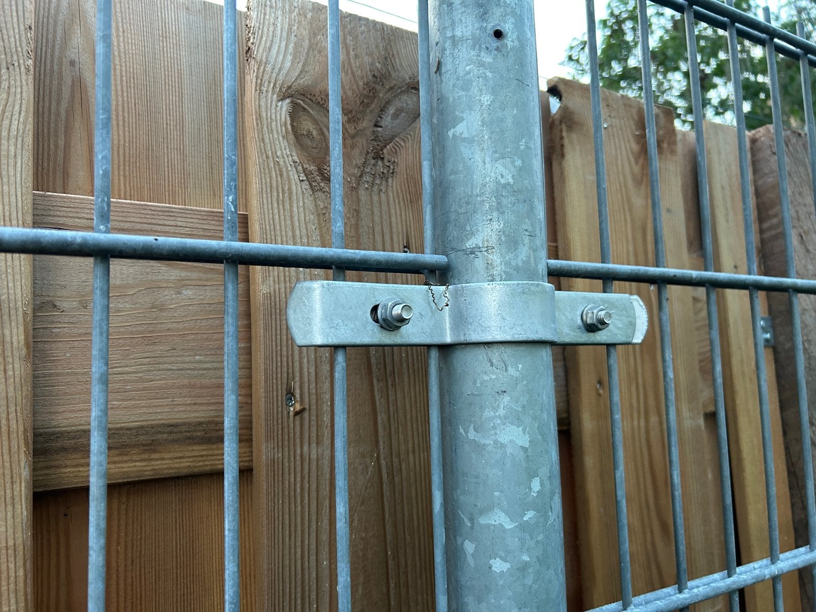 Hekwerkbeugels voor dubbelstaafmat hekwerk, Ophalen, Gebruikt, IJzer, Dubbelstaafmat hekwerk