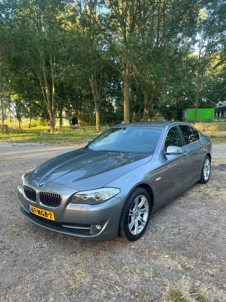 BMW 5-Serie 3.0 I 528 AUT 2010 Grijs, Auto's, Achterwielaandrijving, Zwart, 2996 cc, Particulier