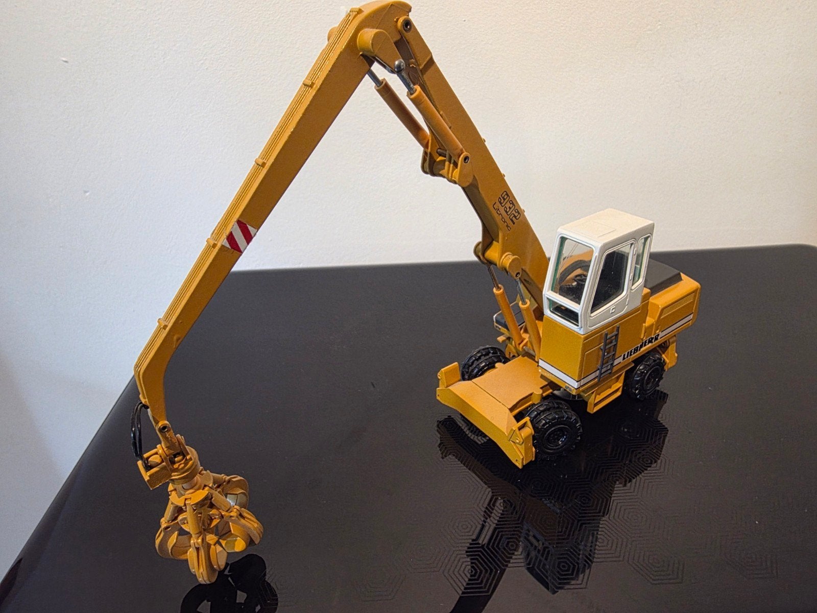 Liebherr A 932 Litronic 1:50 - Conrad 2832, Hobby en Vrije tijd, Modelauto's | 1:50, Ophalen of Verzenden, Zo goed als nieuw, Hijskraan, Tractor of Landbouw