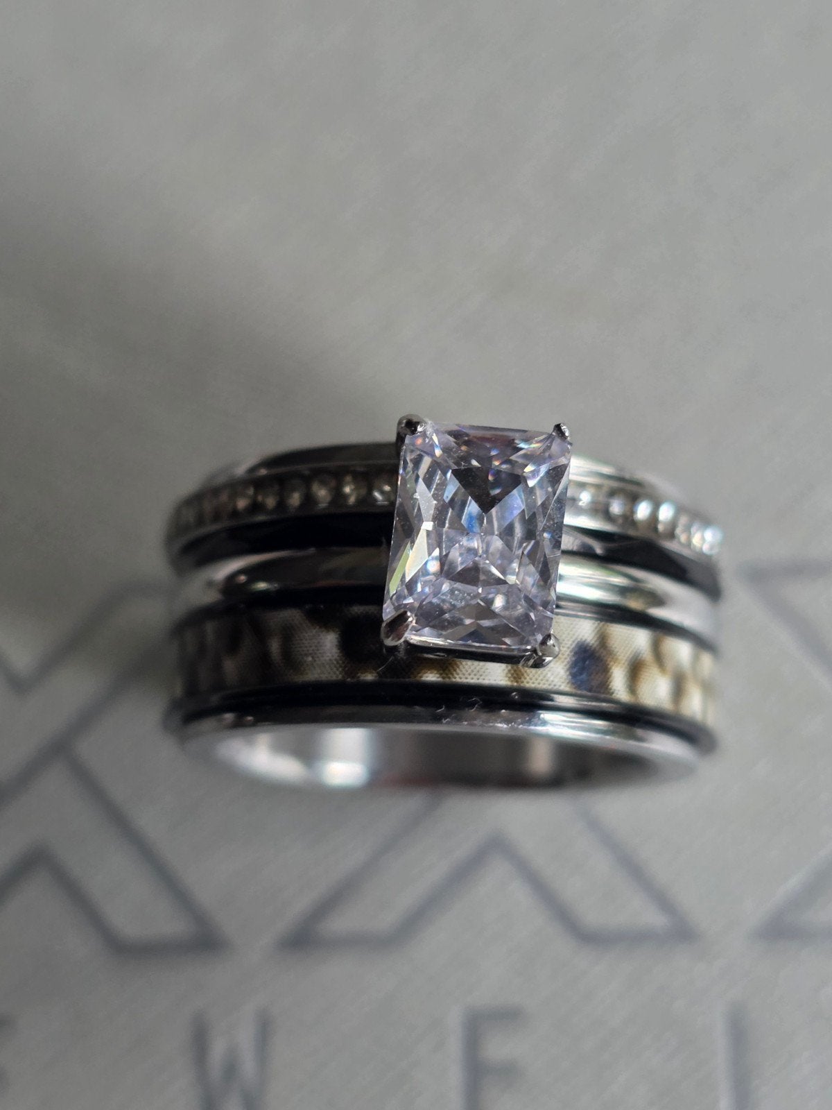 zilver/zwarte IXXXI ring maat 17,5. H10, Sieraden, Tassen en Uiterlijk, Ophalen of Verzenden, Zo goed als nieuw, 17 tot 18, Dame