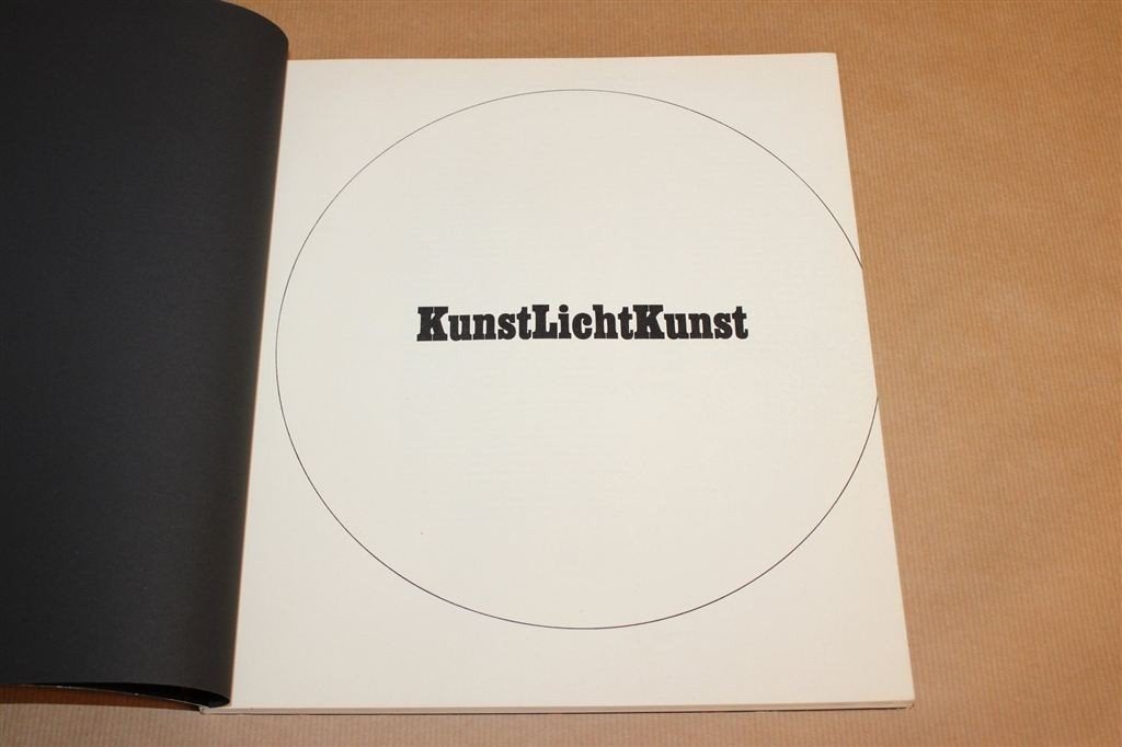 Kunst Licht Kunst — Van Abbemuseum Tentoonstelling 1966, Boeken, Verzenden, Gelezen
