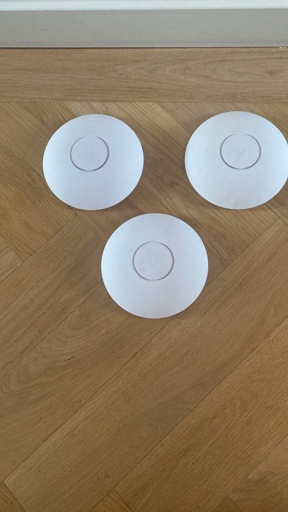 UniFi netwerk bundel | 3x AP AC LR + Security Gateway (USG), Computers en Software, Netwerk switches, Verzenden, Gebruikt