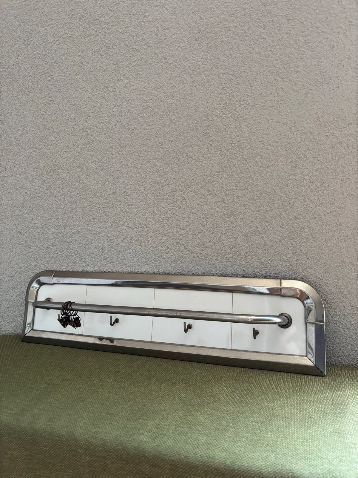Brocante handdoekrek met chroom en tegeltjes, Ophalen of Verzenden