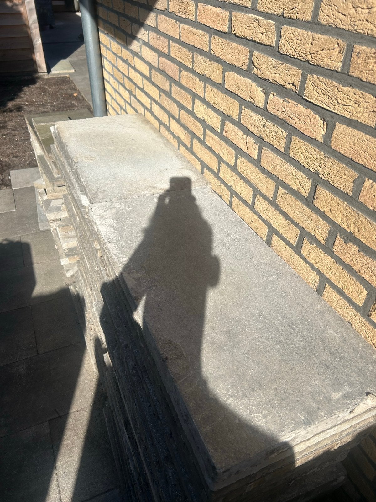 97 tuintegels 80x40 cm en halve tegels gratis af te halen, Gebruikt, Ophalen of Verzenden, 10 m² of meer, Beton