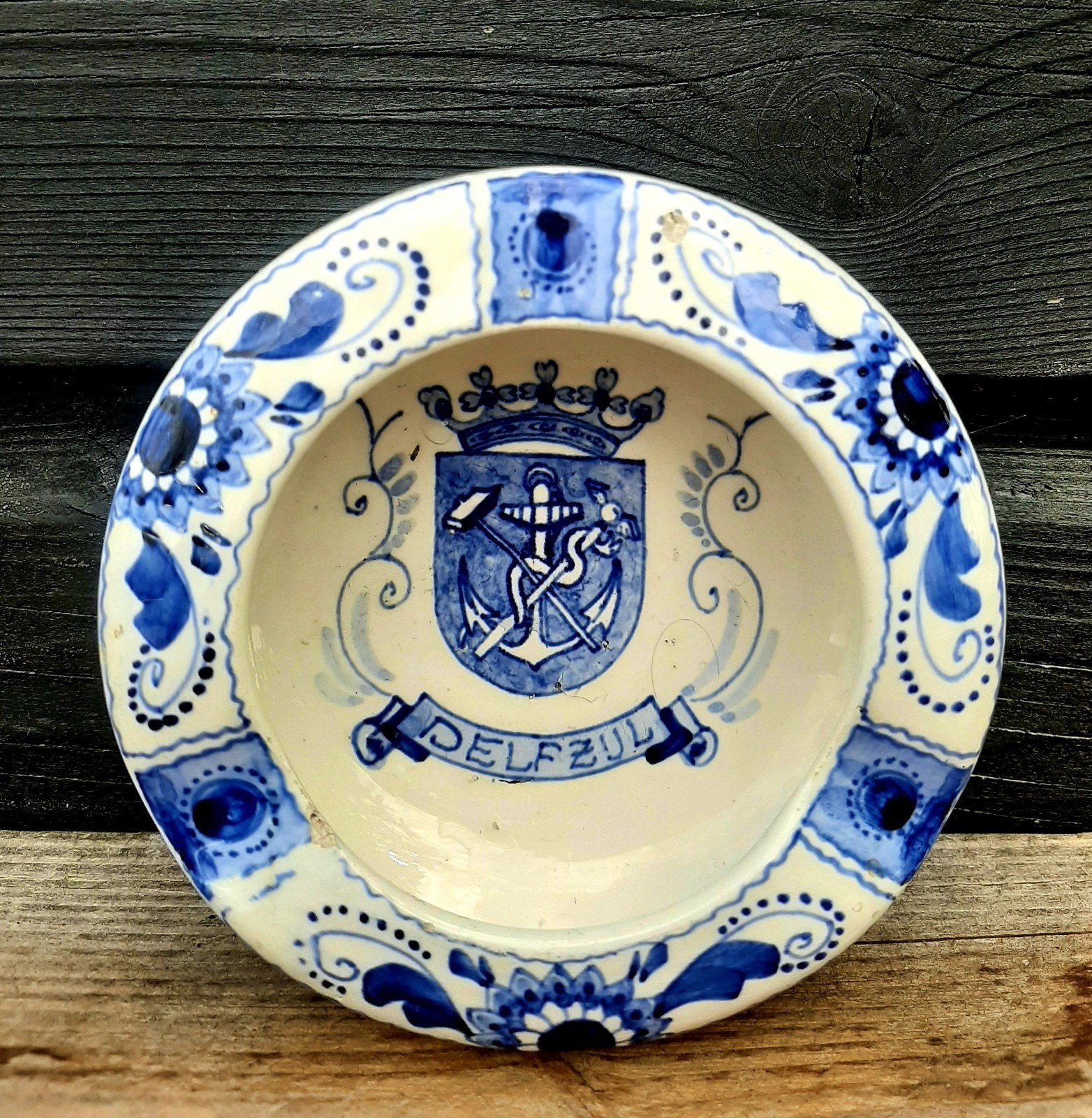 Delfts Blauw Asbak - (Wapen van Delfzijl / Aurora), Ophalen of Verzenden, Zo goed als nieuw, Asbak