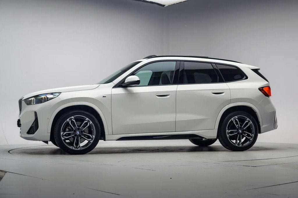 BMW X1 sDrive20i M Sport High Executive Aut. [ Panoramadak S, 1525 kg, 156 pk, Wit, Leder