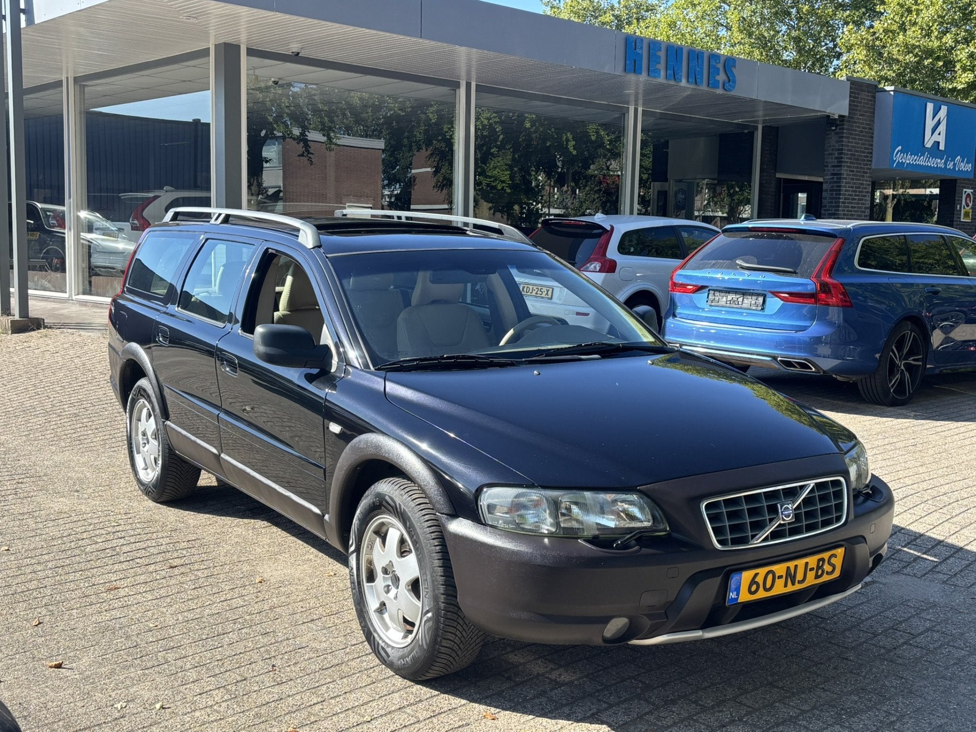 Volvo XC70 2.5T AWD Geartronic Schuifdak Standkachel 2e eige, Auto's, Volvo, Automaat, Beige, Stoelverwarming, XC70