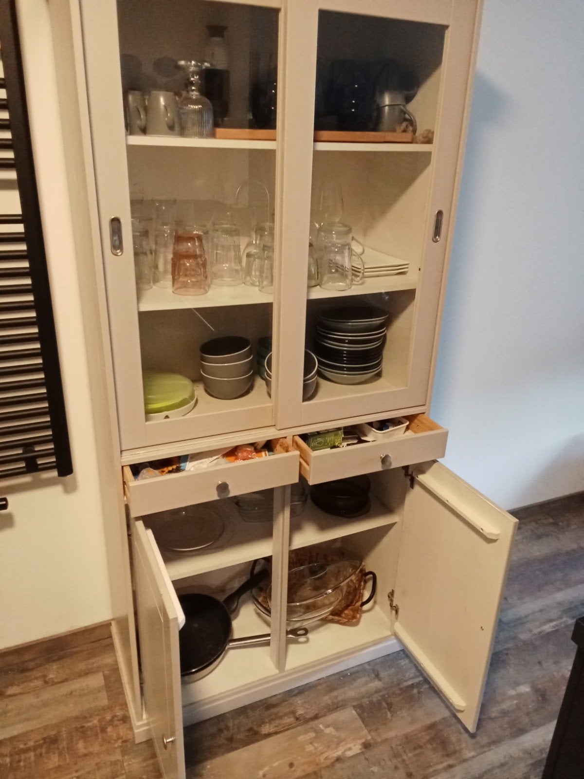 Buffetkast met glazen schuifdeuren en lades, Ophalen, Gebruikt, Met lade(s), 50 tot 100 cm