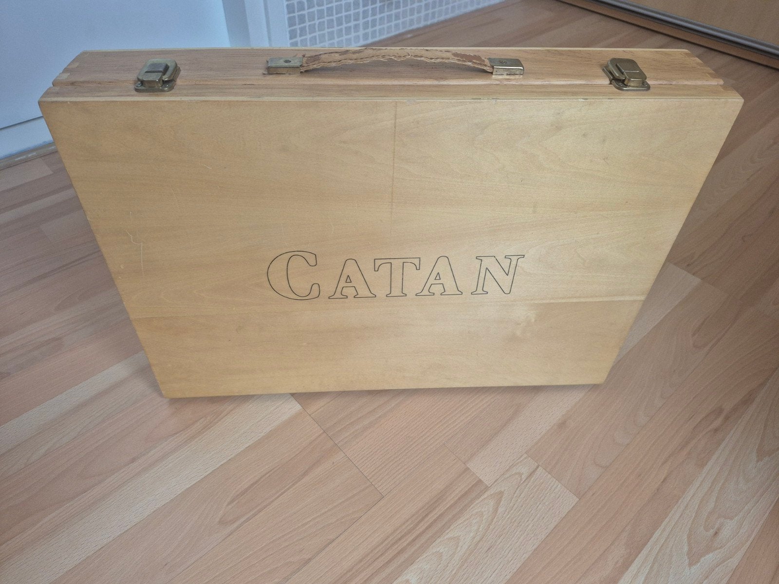 Originele houten koffer Kolonisten van Catan, Hobby en Vrije tijd, Gezelschapsspellen | Bordspellen, Vijf spelers of meer, Ophalen of Verzenden