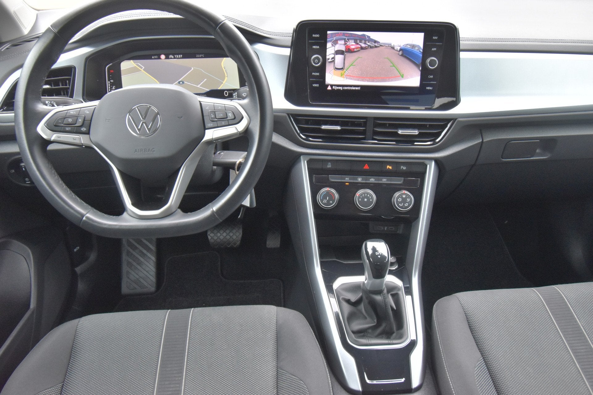Volkswagen T-Roc 1.5 TSI Life 75 Edition , VIRTUAL COCKPIT ,, Stof, 4 cilinders, 150 pk, Bedrijf