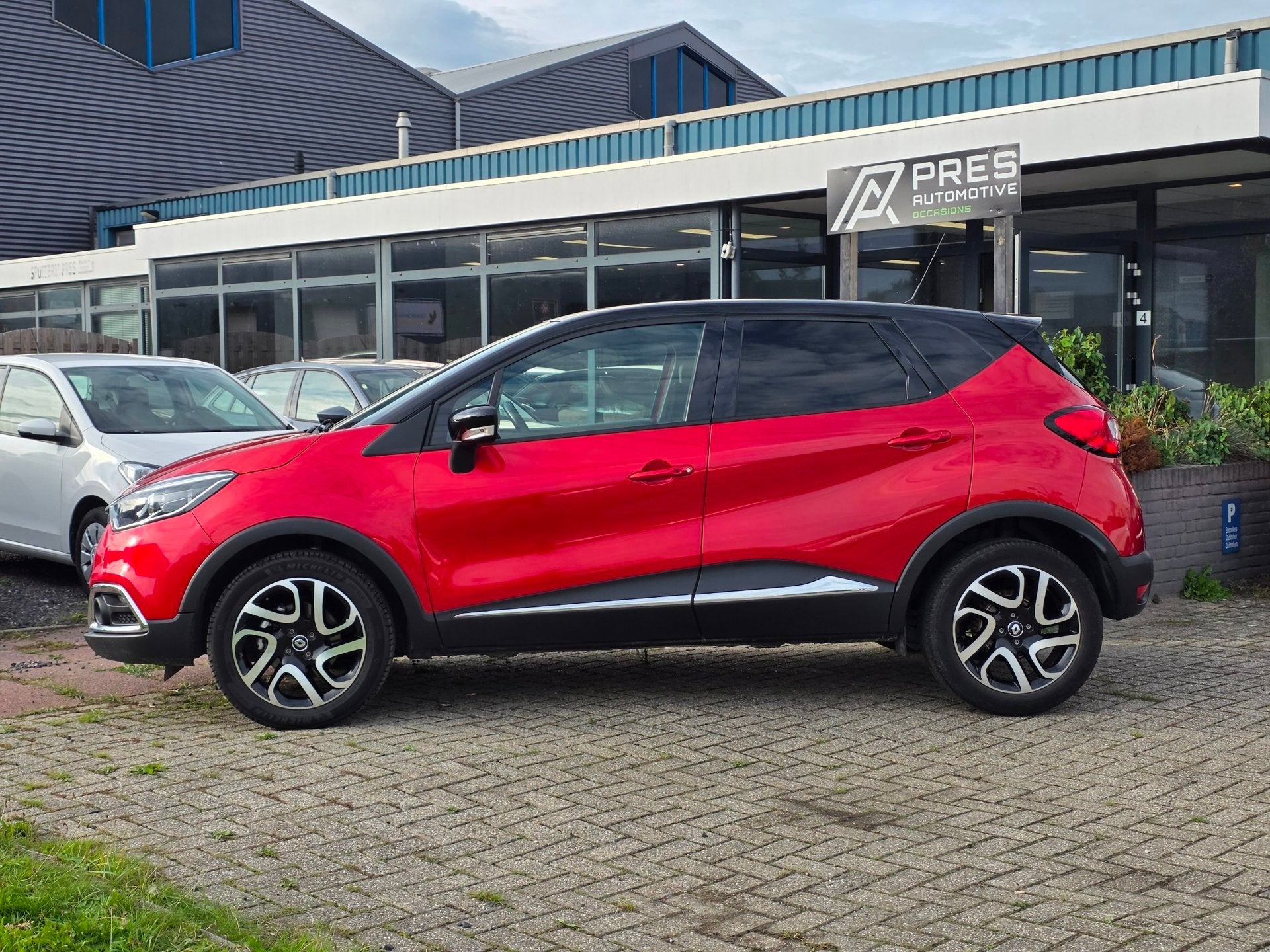 Renault Captur 1.2 TCe Dynamique |AUTOMAAT|CLIMA|CRUISE|NAVI, Auto's, Dealer onderhouden, Stof, 4 cilinders, Origineel Nederlands