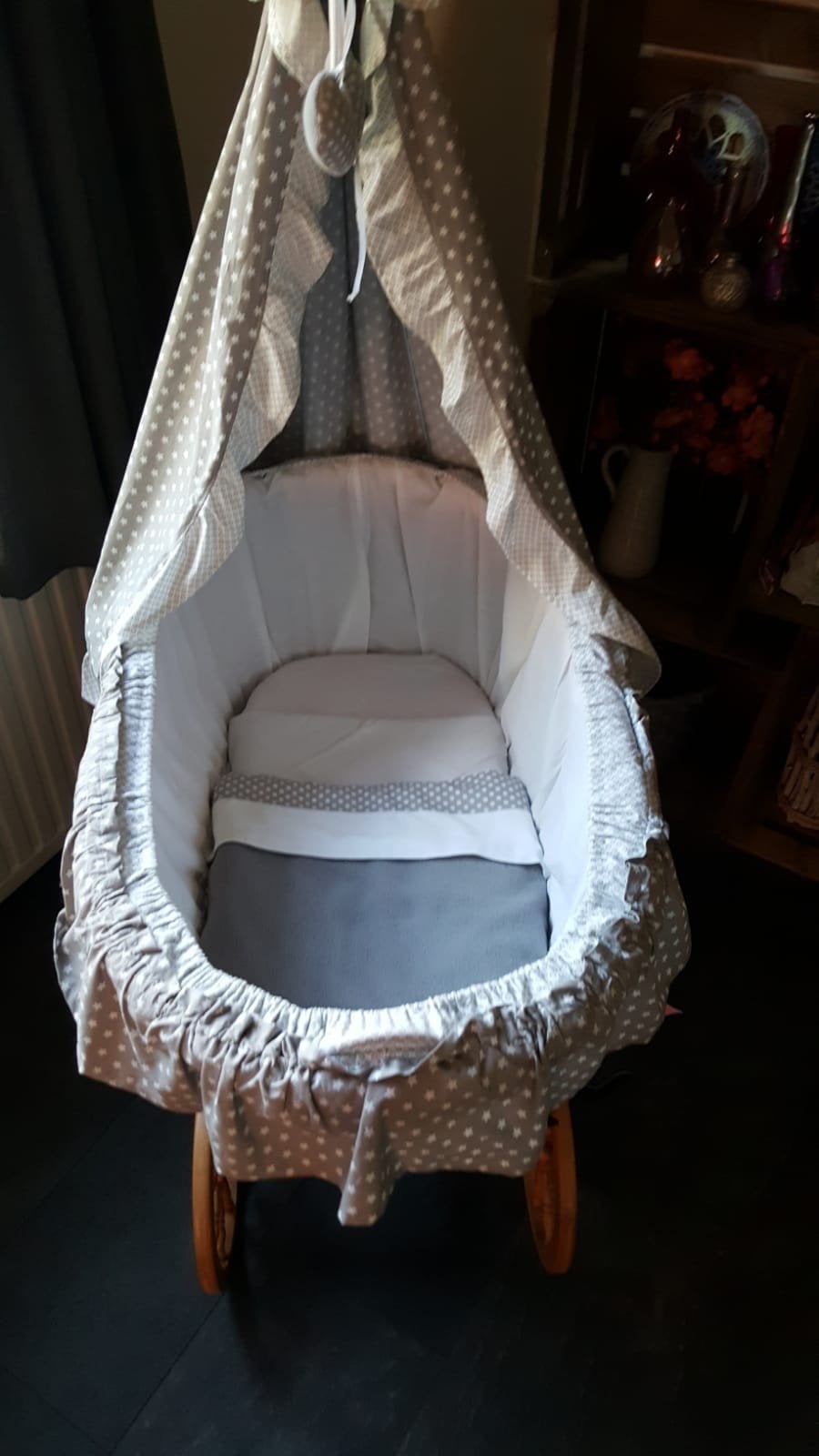 Wiegje met hemeltje en bekleding - grijs met sterren, Ophalen of Verzenden, Zo goed als nieuw, Wieg
