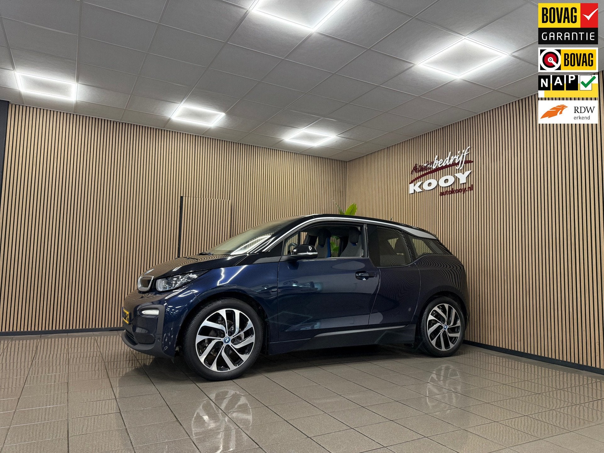 BMW I3 Basis 120Ah 42 kWh * Panoramadak / Navigatie / Camera, Automaat, Grijs, 170 pk, Onderhoudsboekje