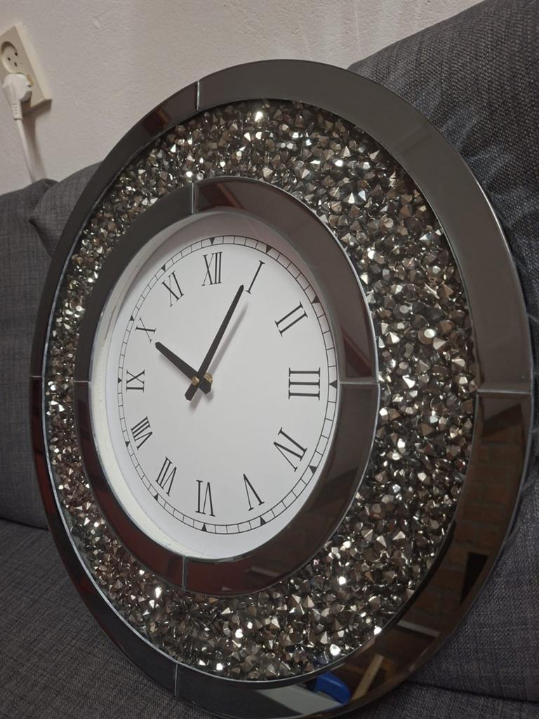 Moderne spiegel wandklok met kristallen, Ophalen of Verzenden, Zo goed als nieuw, Analoog, Wandklok