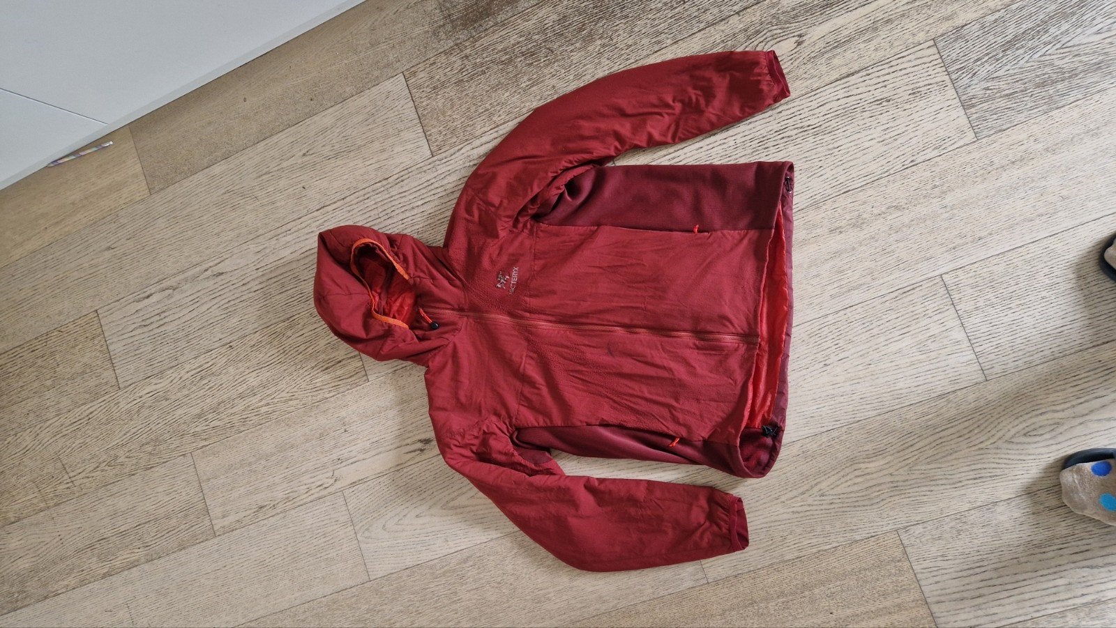 Arcteryx Atom jas, maat L met Primaloft, Maat 52/54 (L), Ophalen of Verzenden, Gedragen, Rood