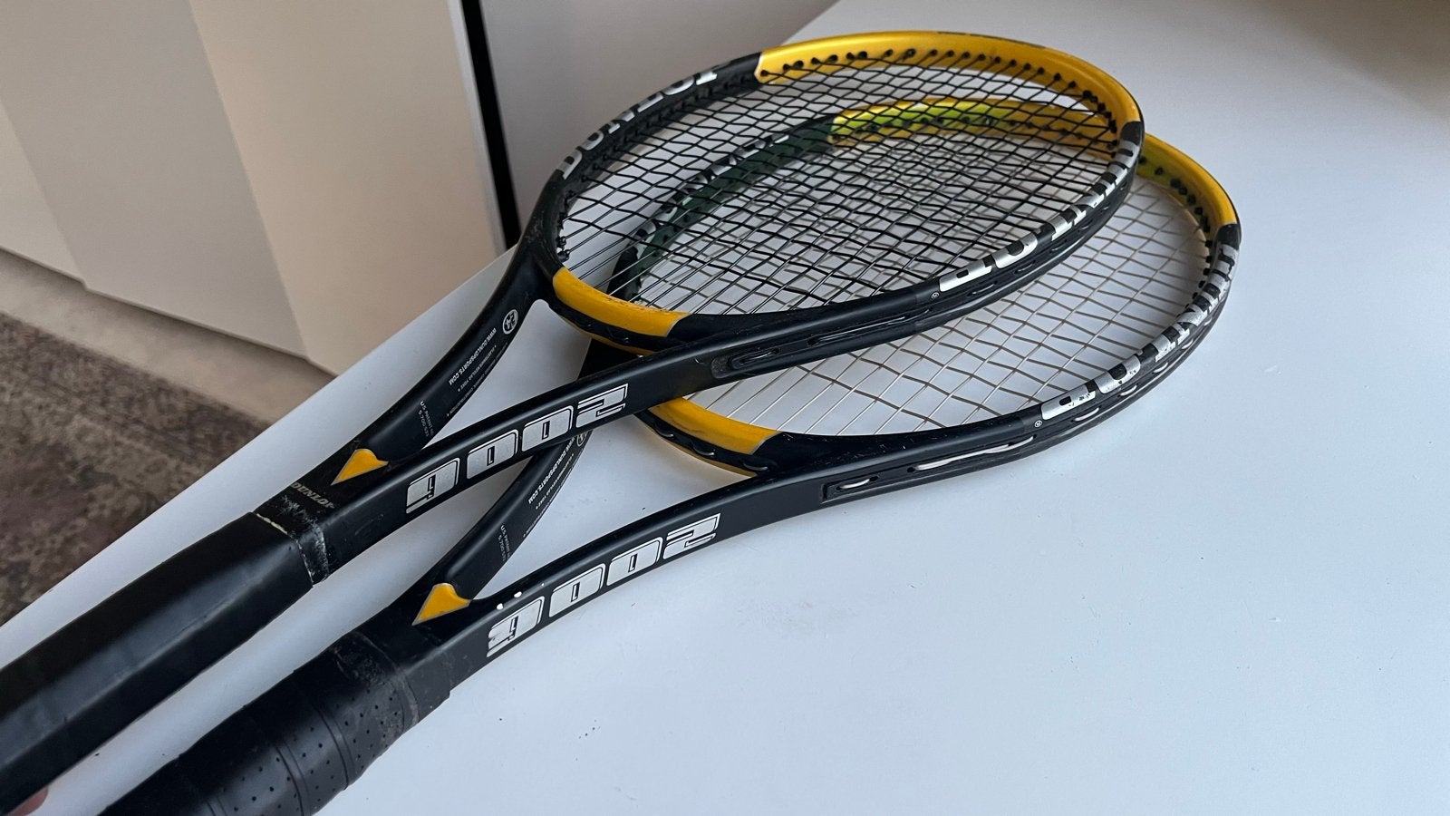 2 Dunlop 200G tennisrackets, Gebruikt, Ophalen of Verzenden, Racket, L3