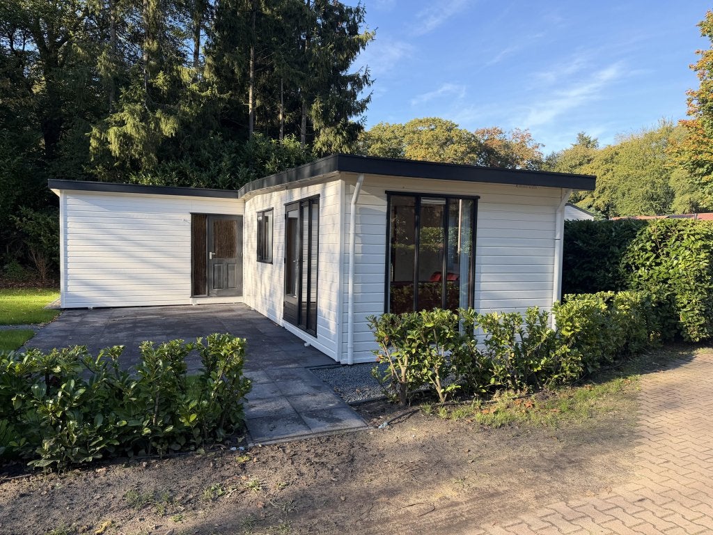 L-chalet van 55m2 op Chaletpark Het Hunnenbos - 3 slaapkamer, Caravans en Kamperen
