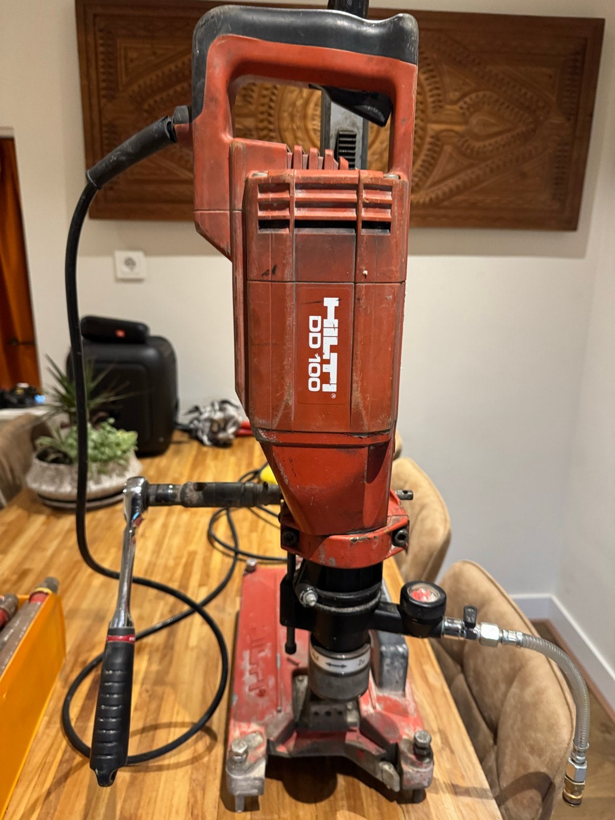 Hilti DD 100 diamant Boormachine met Statief en 26 Boren, Variabele snelheid, Ophalen, Boormachine, Gebruikt