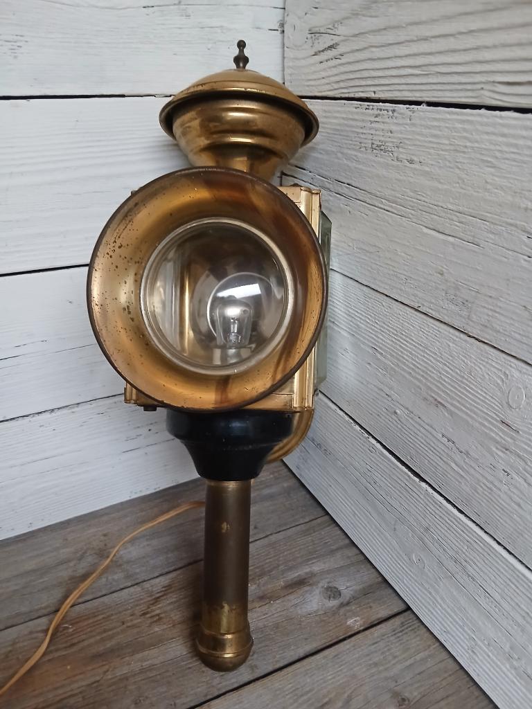 Antieke messing koetslamp omgebouwd tot elektrische wandlamp, Ophalen of Verzenden